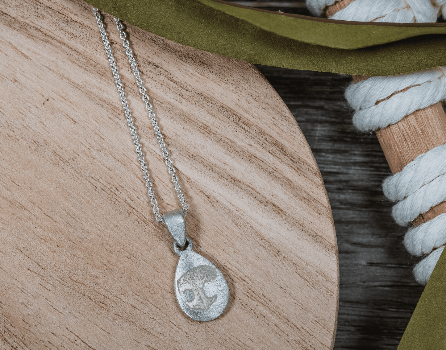 Customizable Classic Pet Teardrop Pendant