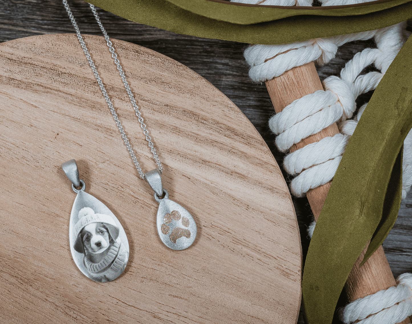Customizable Classic Pet Teardrop Pendant