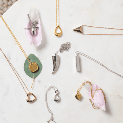 The Horizontal Bar Pet Cremation Necklace - Love, Baxter